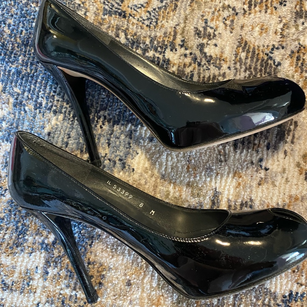 Authentic Stuart Weitzman size 8 peep toe heels